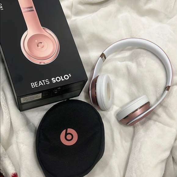 Beats Solo 3 Wireless headphones Rose Gold - Picture 1 of 4